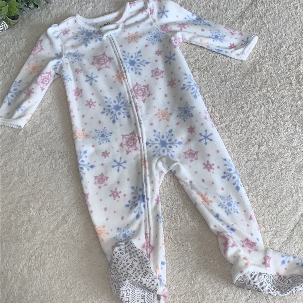 Carter’s Soft Fleece Snowflake Pajamas Footie 18M EUC